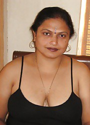 real  indian  aunty nude  booby   body