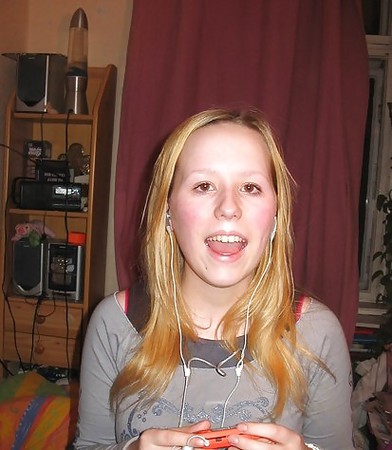 petite salope qui aime ecarter son cul