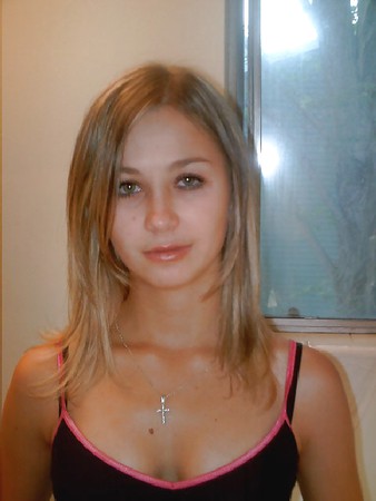 Hot teen show her hot body