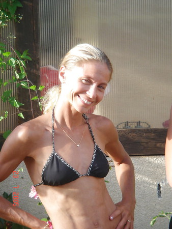 SKYNNY PRETTY ASS AMATEUR MILF FUCKS Lupus23