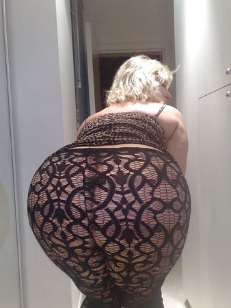 SUPER HOT MATURE WIFE