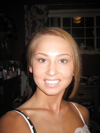 Cute amateur teen with nice pussy !