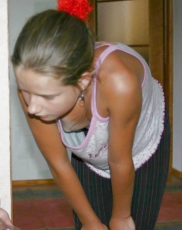 downblouse teen