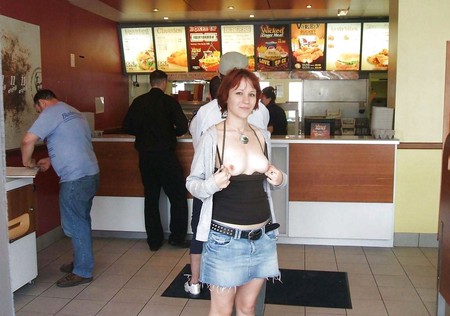 les salopes ( flashing tits )