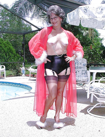 Granny Pattie, elegant & sexy...