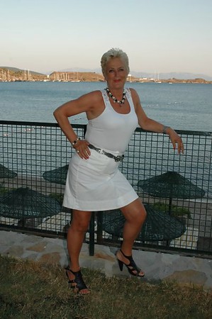 my mom with my 2 sisters. fuck them all!!!