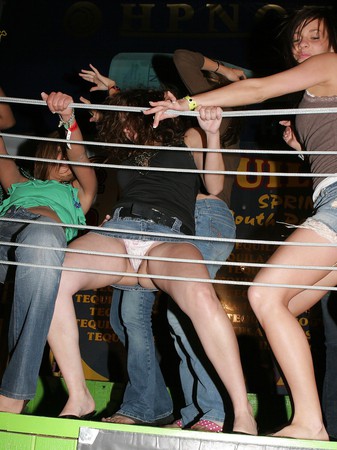 UPSKIRT public candid flashing teen voyeur panties