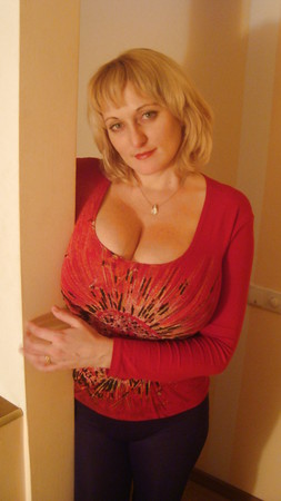 Busty Milf Gigi (Non-naked)