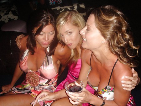 Downblouse Nipp Slips Cleavage and Boobs