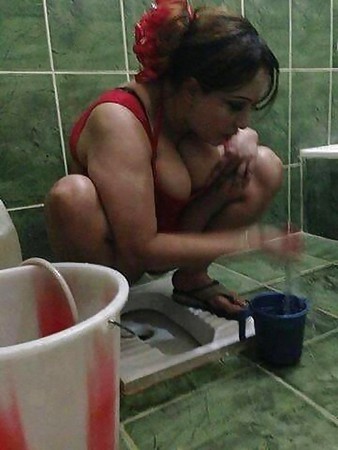 arab BBW showing her body