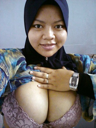 awek melayu tudung lagi