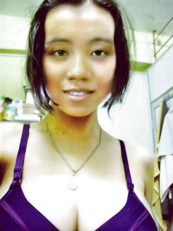 malay- awek tudung tetek besar