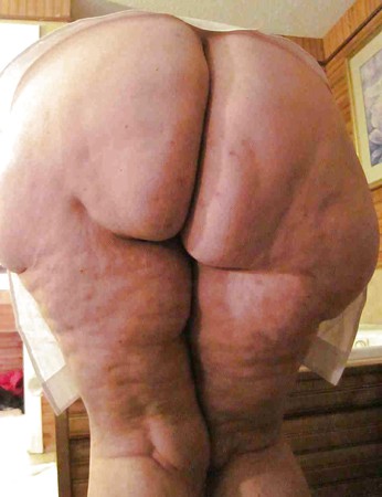 worship her thick big booty!!!