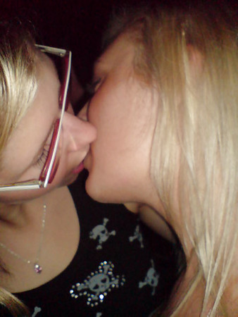 AMATEUR BITCH, PARTY PICS  WITH BOYFRIEND AND MY GIRLS