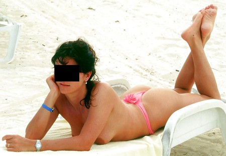 tette e culo di mia moglie bene in mostra al mare