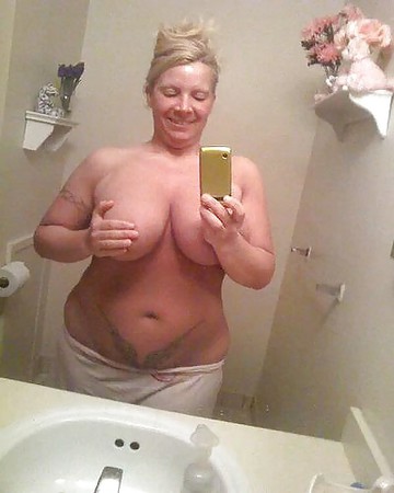 Selfie Amateur MILFs and Mature - vol 34!