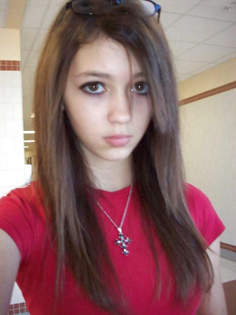 Young Cute Amateur 18 Year Old Brunette Gallery