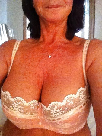 Milf and Hot Mom Selfies