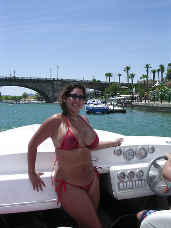 more voluptuous hot women in bikinis