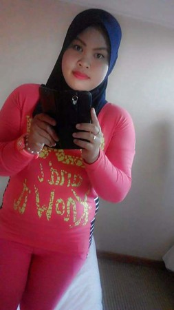 Gadis Melayu Bertudung