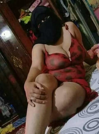 ARAB AMATEUR MUSLIM BEURETTE HIJAB BNAT BIG ASS vol.28