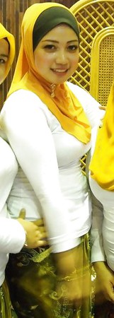 malay- awek tudung hijab baju ketat