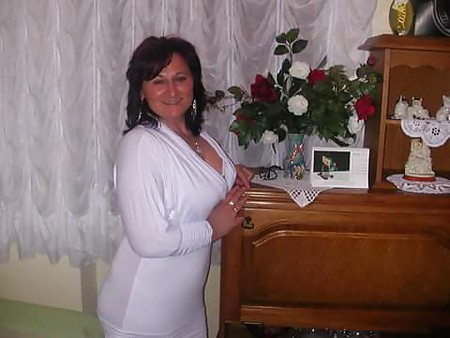 FACEBOOK DAME ZA JEBANJE (SERBIAN MATURE AND MILF)