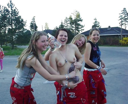 Brueste am Strand in Gruppen