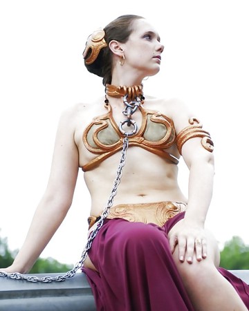 Princess Leia cosplay - golden bikini