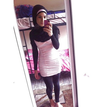 Sexy Arab Girls - Who would you fuck and how ?