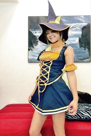 Private Selfies of a cute blond teen girl shows everything