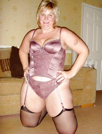 Sexy Curvy Mature MIlf Michelle