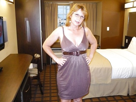 Sexy Curvy Mature Wife Alison