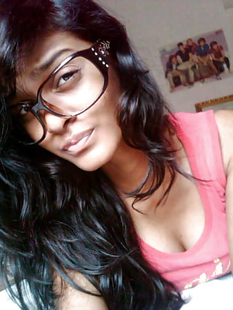 Sri Lankan Teen Selfies