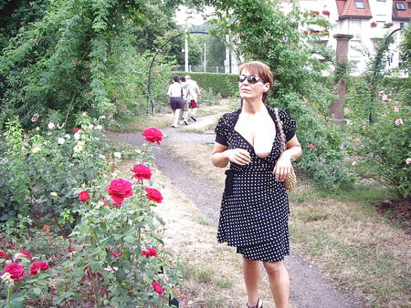 Matures public flashing 1