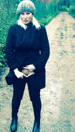 naked sexy slut outdoor exhibition public nude salope a poil