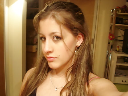 Deutsches Teen Nadine aus Kiel macht Nacktbilder